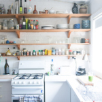 キッチンの棚おろし＆整理収納で、食品を捨てずに使いきろう。